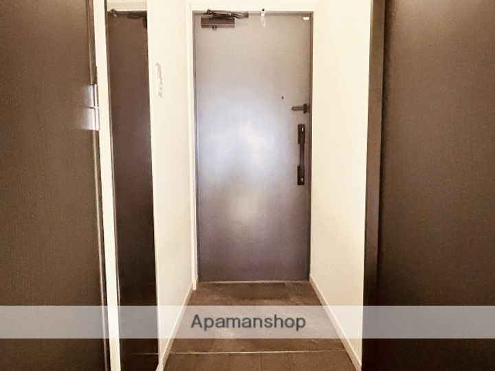 広島県広島市西区西観音町の賃貸マンションの玄関