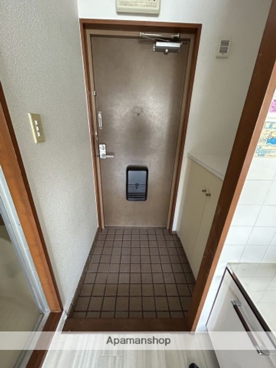 広島県広島市東区愛宕町の賃貸マンションの玄関