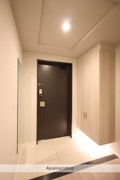 広島県広島市中区三川町の賃貸マンションの玄関