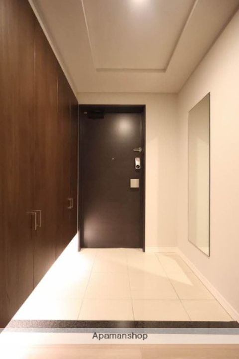 広島県広島市中区三川町の賃貸マンションの玄関