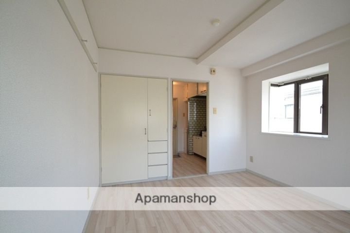 広島県広島市西区三篠北町の賃貸マンションの居間