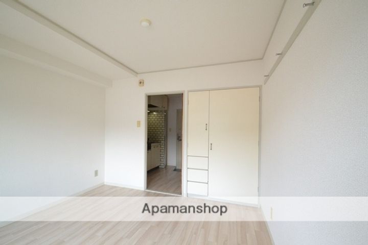 広島県広島市西区三篠北町の賃貸マンションの居間