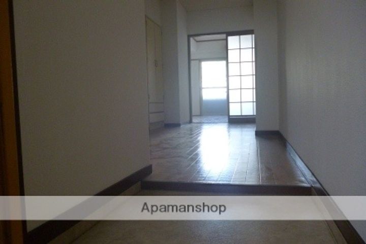 和秀三篠北町ビルの玄関