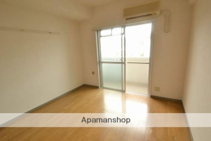 メゾン山肩の居間