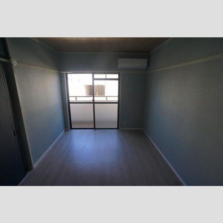 ウインドー古市の居間