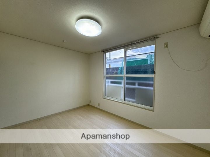 アレイ牛田の居間