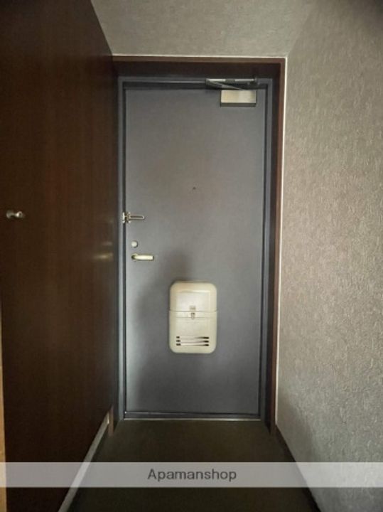 益井ビルの玄関