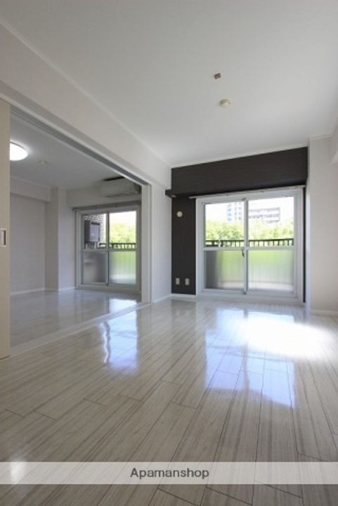 アクアビュー東観音の居間