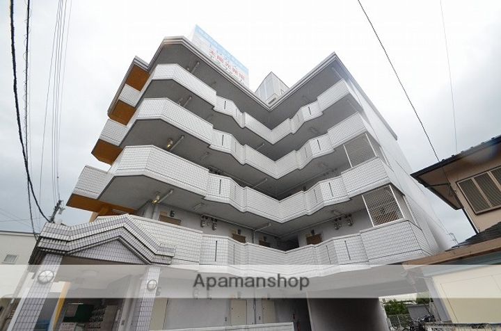 ウイング上安(旧ロイヤル上安)の外観