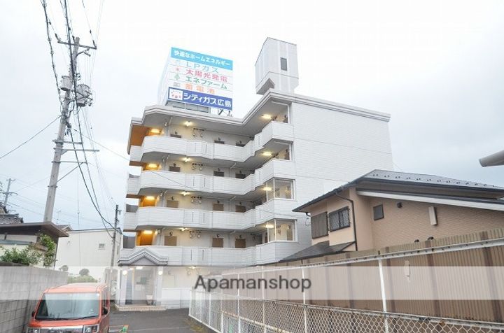 ウイング上安(旧ロイヤル上安)の外観