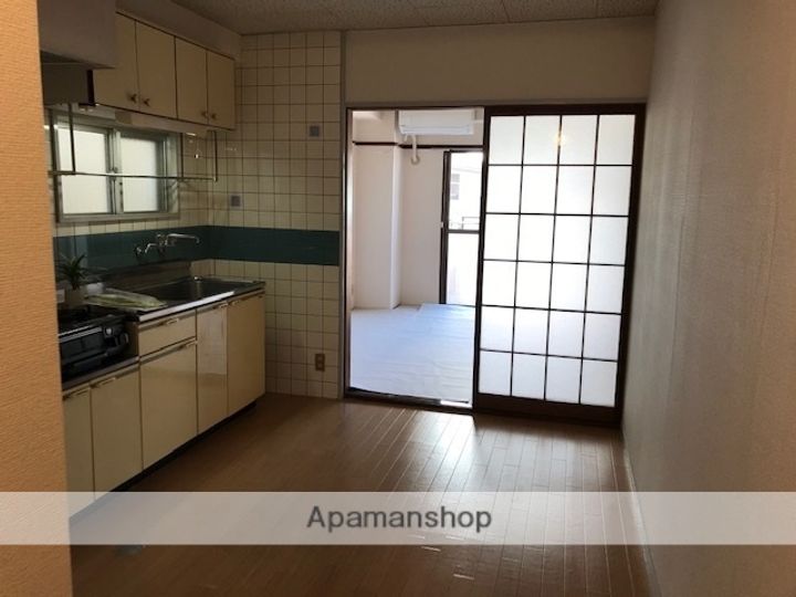 はいしげビルの居間