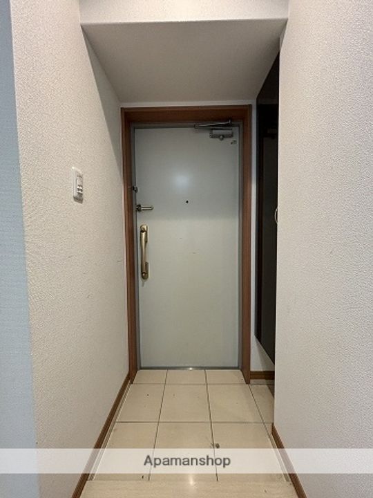 ウイング稲荷町の玄関