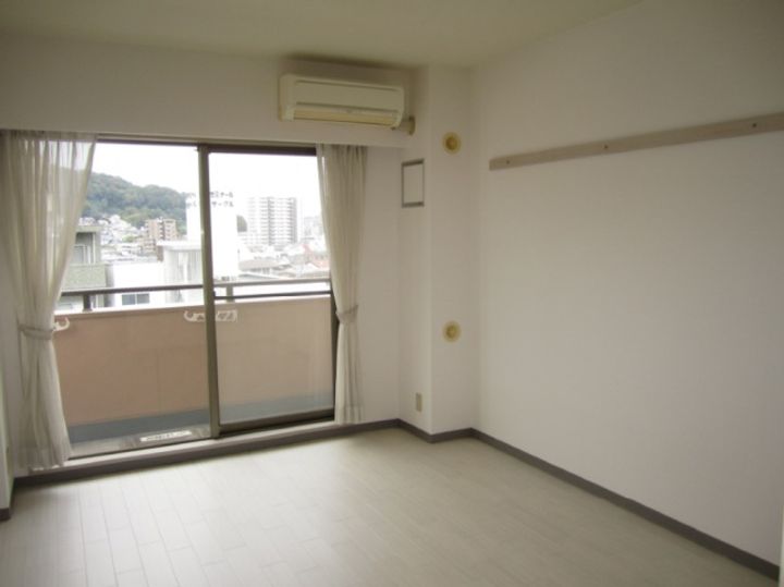 プラネットパーク牛田旭5D号室の居間