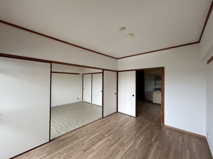 第3サンパレス701号室の居間