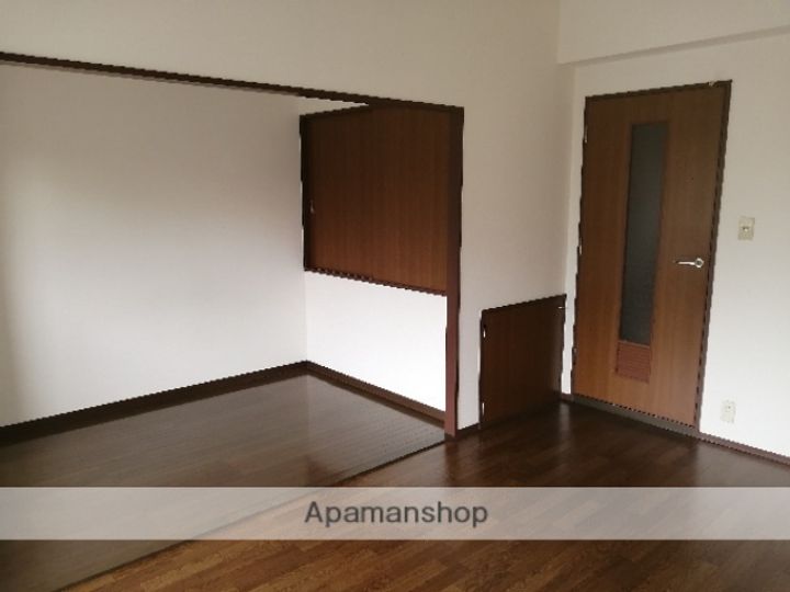 ラポール中島の居間