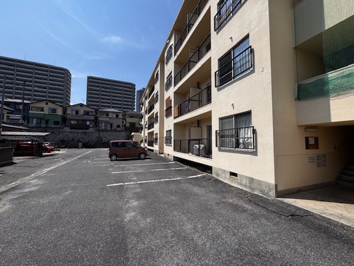 大塚西マンション305号室の外観