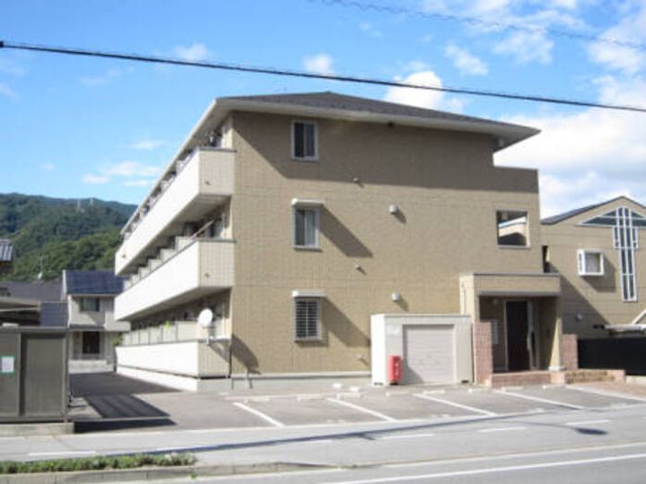 グラッサ新広の外観