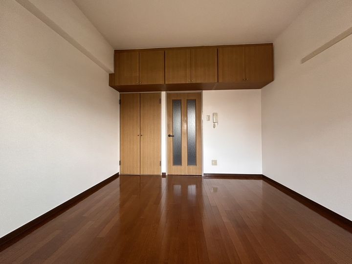 ドミトリー庚午壱番館212号室の居間