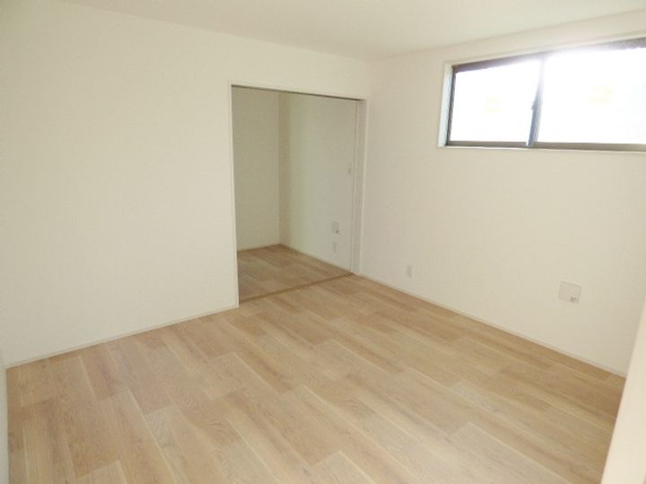 GREENHILL HATSUKAICHI106号室の居間