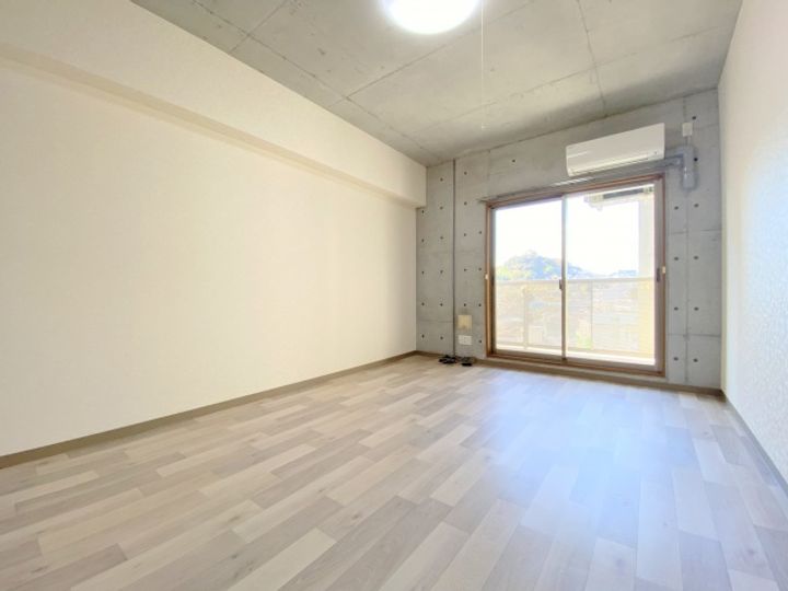 LECIEL仁保新町(旧 オーシャン仁保新町)404号室の居間