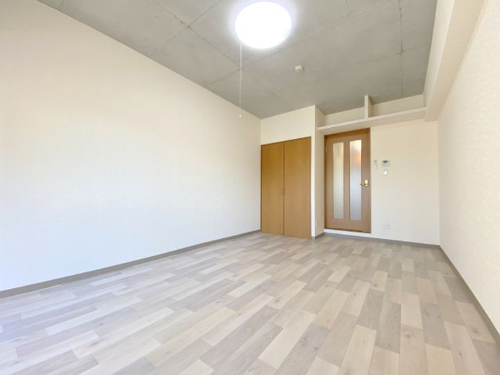 LECIEL仁保新町(旧 オーシャン仁保新町)404号室の居間