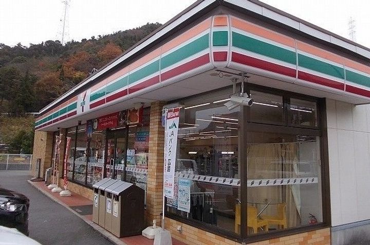 ラ・リーマBの周辺