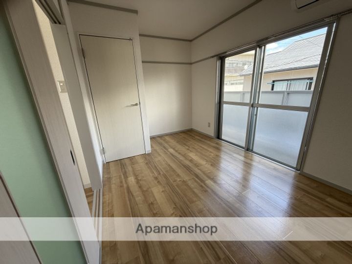 上田ビルの居間