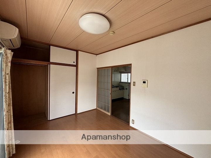 フローレンス1番館の居間