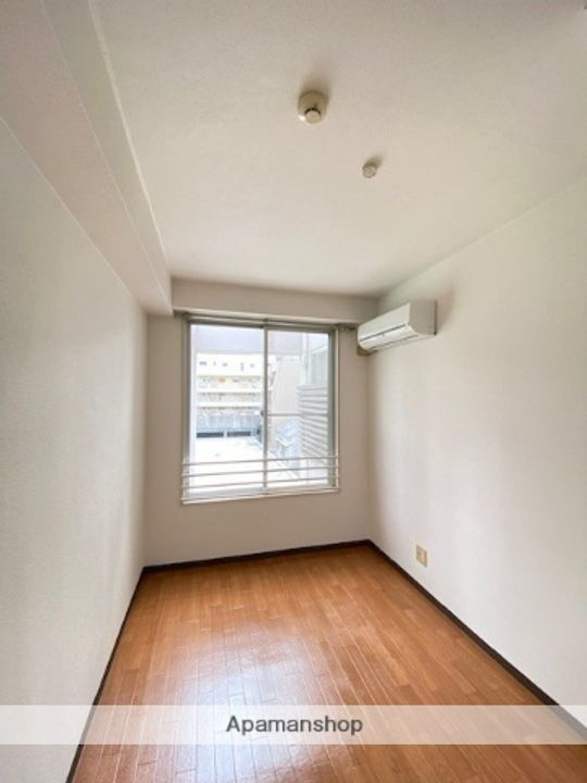 シャルム舟入2の居間