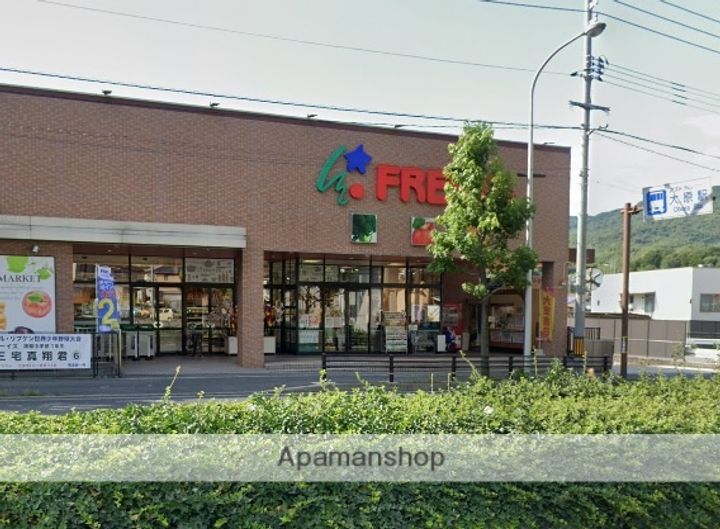 ネオデラサンテの周辺