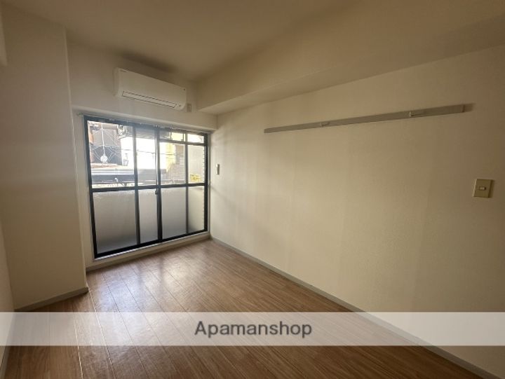 ワイアンドワイ宝町ビルの内装