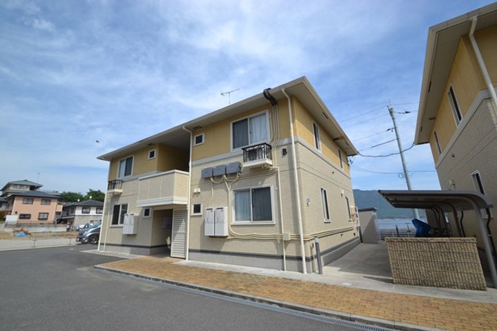 マリンハイツ B棟の外観