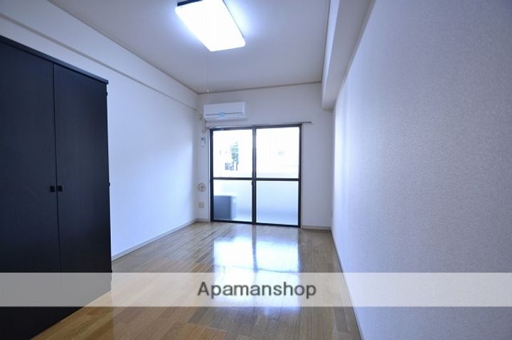 シャルム石井の居間