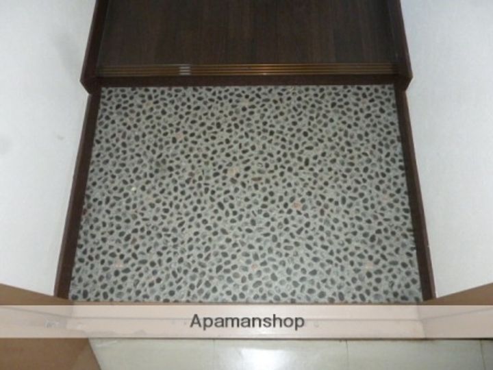 平成ビルの玄関