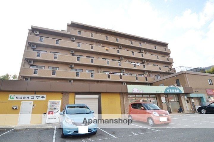 プラティーク川島の外観