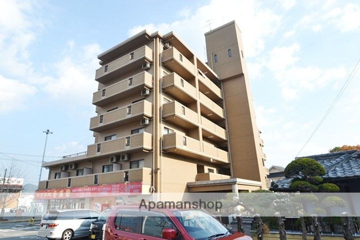 プラティーク川島の外観