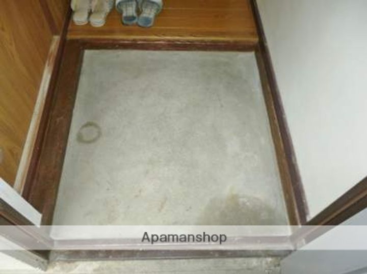 井上ビルの玄関