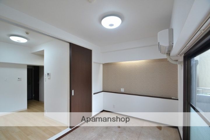 QUEELE SEIKIの居間