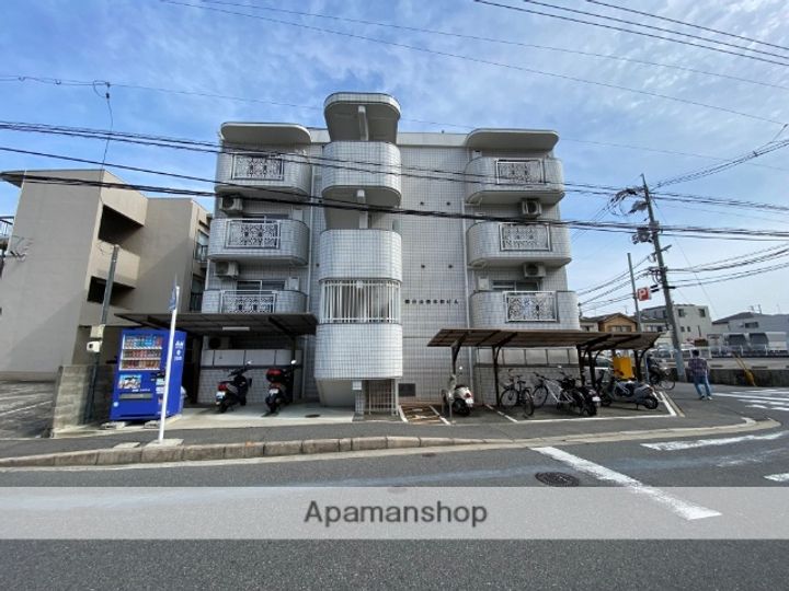 第8長束ビルの外観