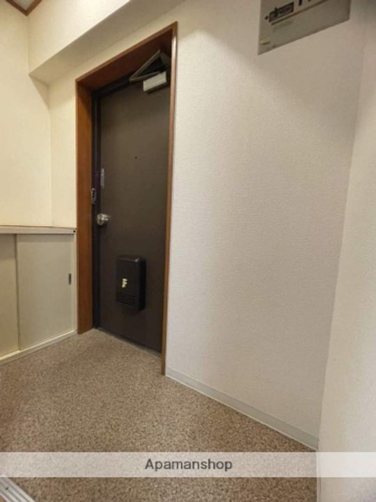 高野ビルの玄関