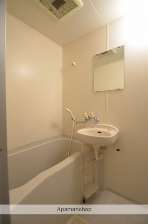 ウイング上安(旧ロイヤル上安)の風呂