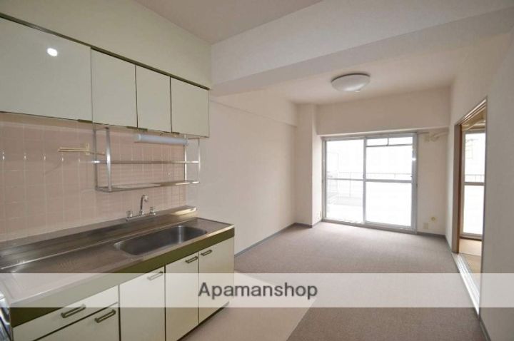 エムケイビルの居間