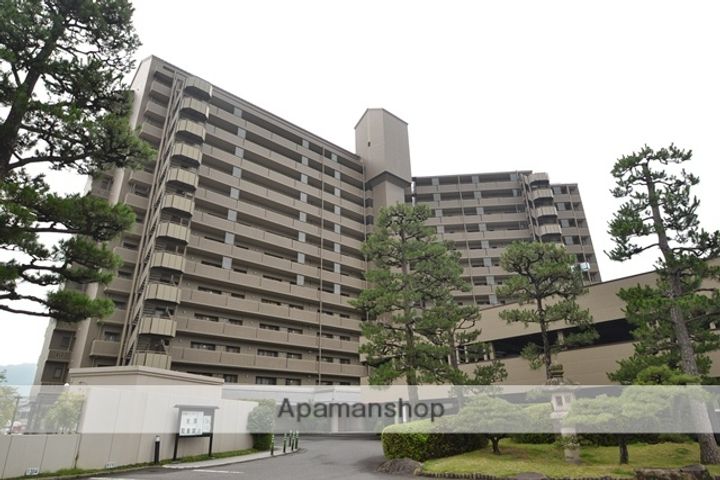 ロイヤルビュー 一茶苑の外観