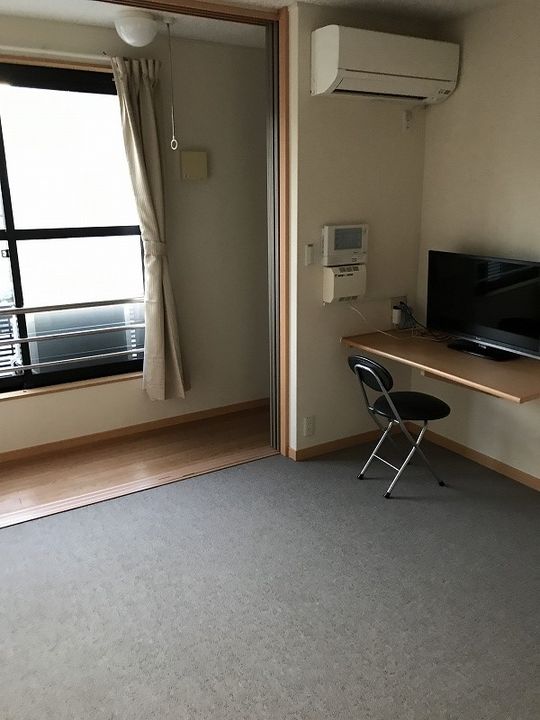 レオパレスTHUBAKIの居間