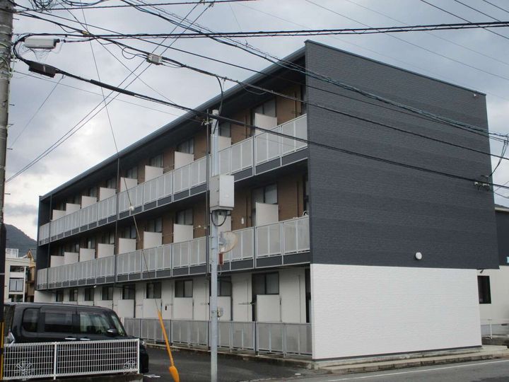 レオパレスルミエラの外観