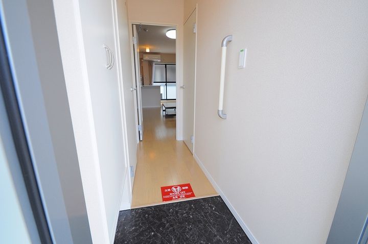 レオネクストFUTABA205の玄関