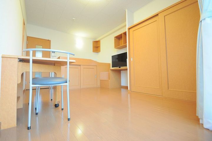 レオパレス和庄104の居間