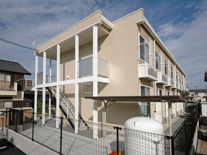 レオパレス江波東一丁目の外観