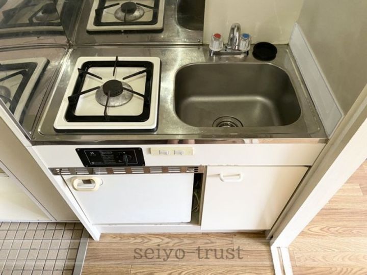 ヤスダ第2ビル303号室のキッチン