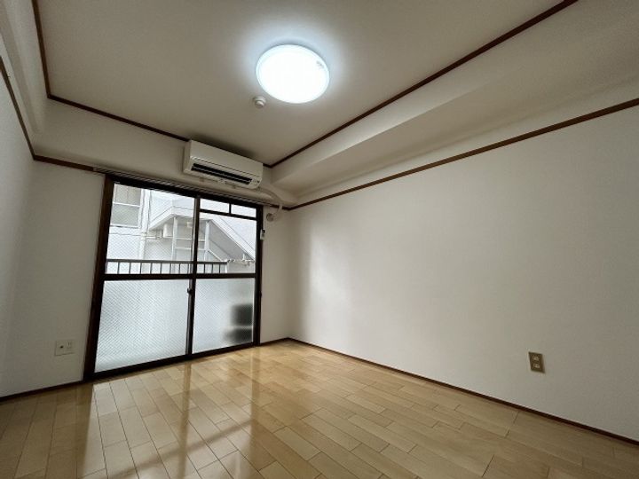 広島県広島市中区東白島町の賃貸マンションの居間